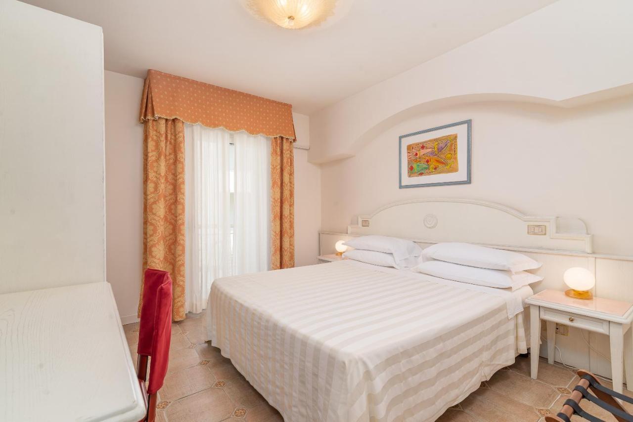 Universal Hotel Cervia Exterior foto