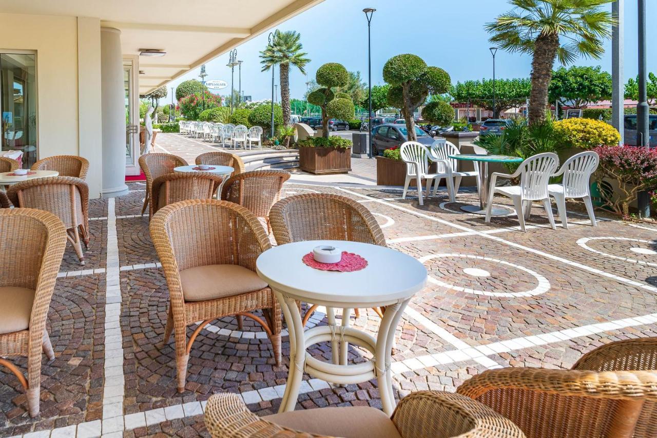 Universal Hotel Cervia Exterior foto