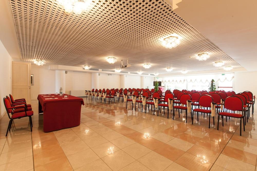 Universal Hotel Cervia Exterior foto