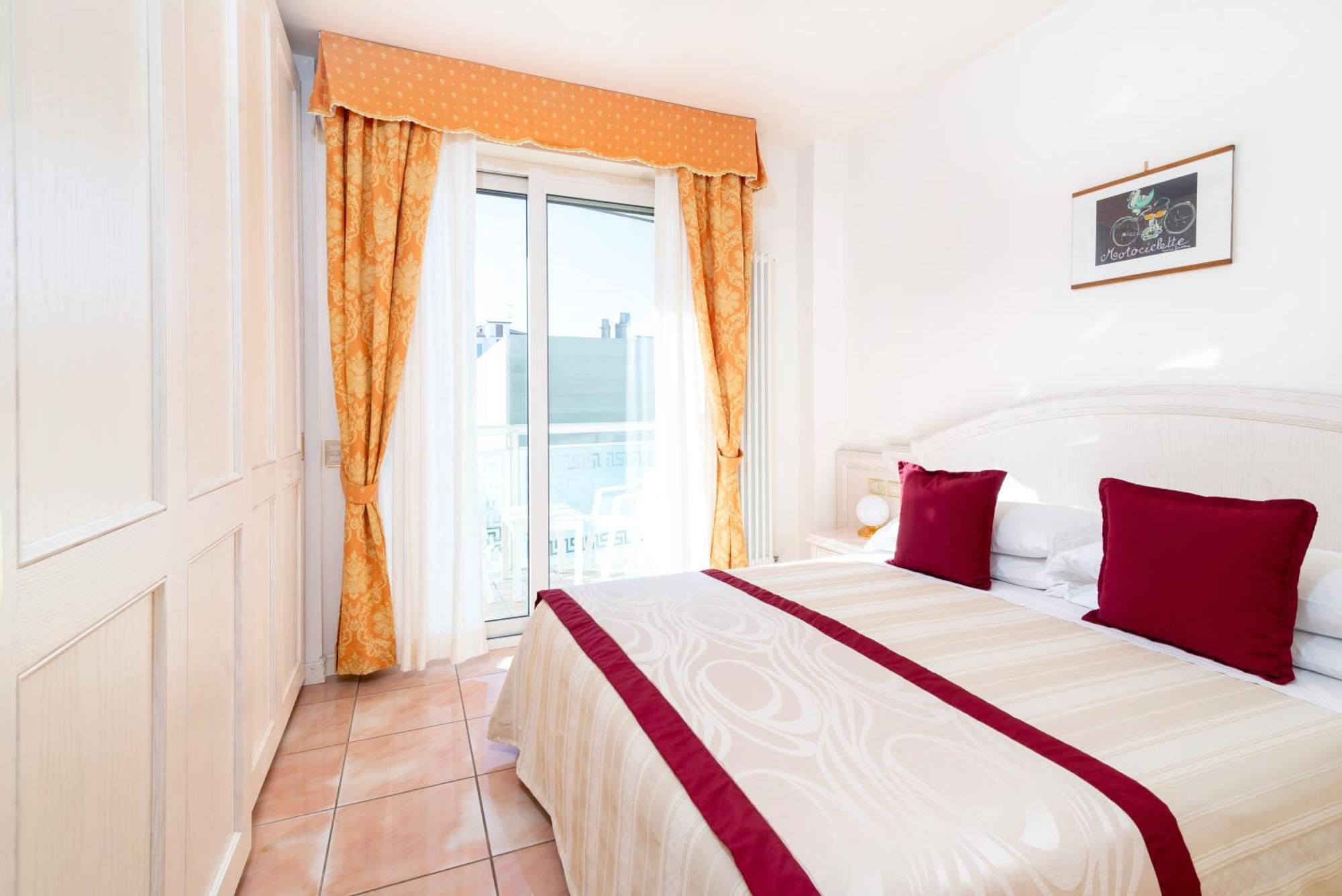 Universal Hotel Cervia Exterior foto
